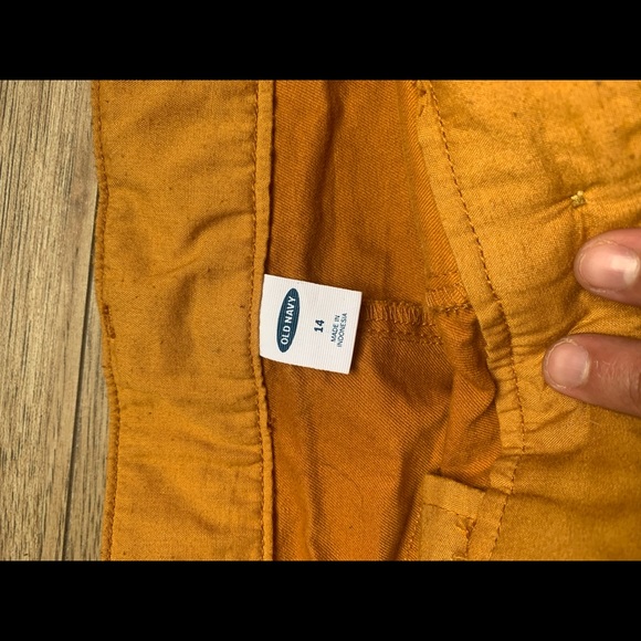 High-waisted Shorts - Picture 2 of 3